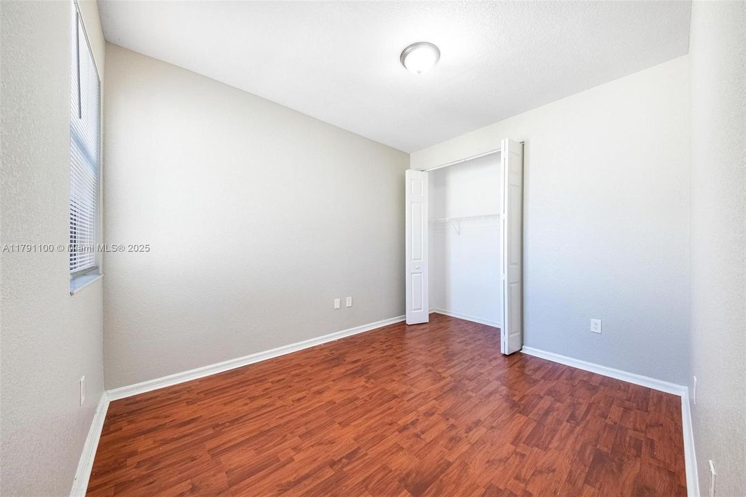 Vendido Recientemente: $506,000 (4 camas, 2 baños, 2201 Pies cuadrados)