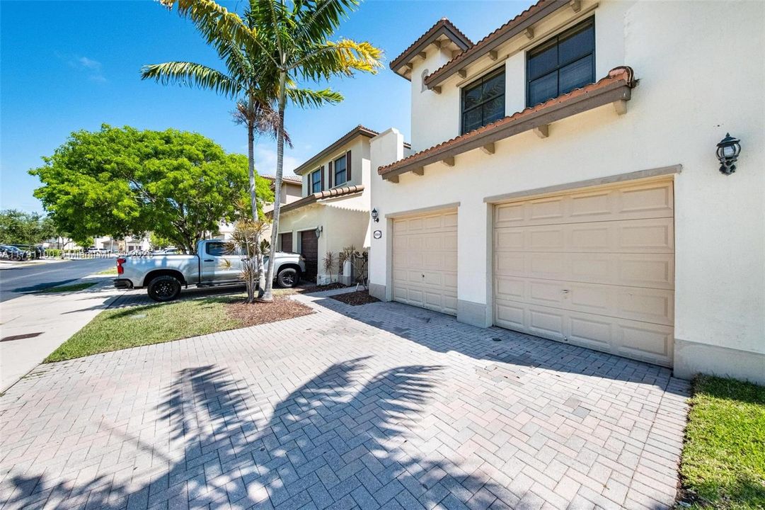 Vendido Recientemente: $506,000 (4 camas, 2 baños, 2201 Pies cuadrados)