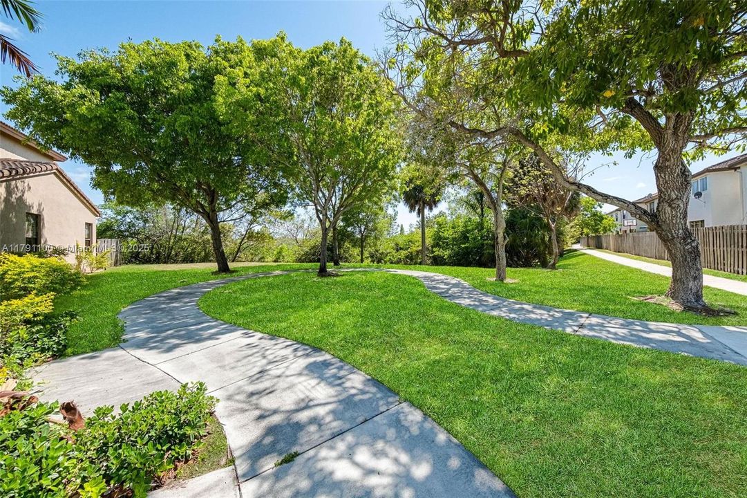 Vendido Recientemente: $506,000 (4 camas, 2 baños, 2201 Pies cuadrados)