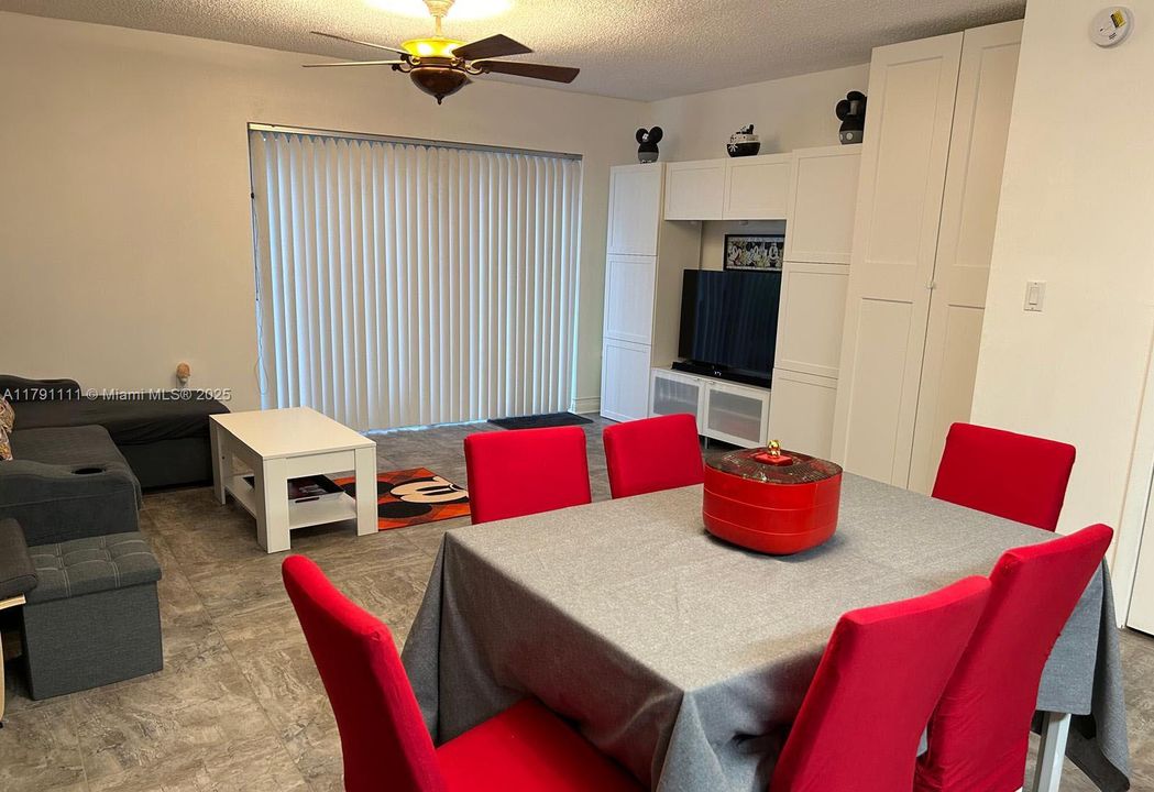 En Venta: $413,000 (2 camas, 2 baños, 1226 Pies cuadrados)