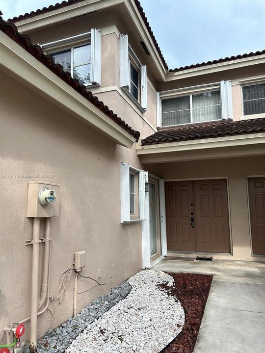 En Venta: $413,000 (2 camas, 2 baños, 1226 Pies cuadrados)