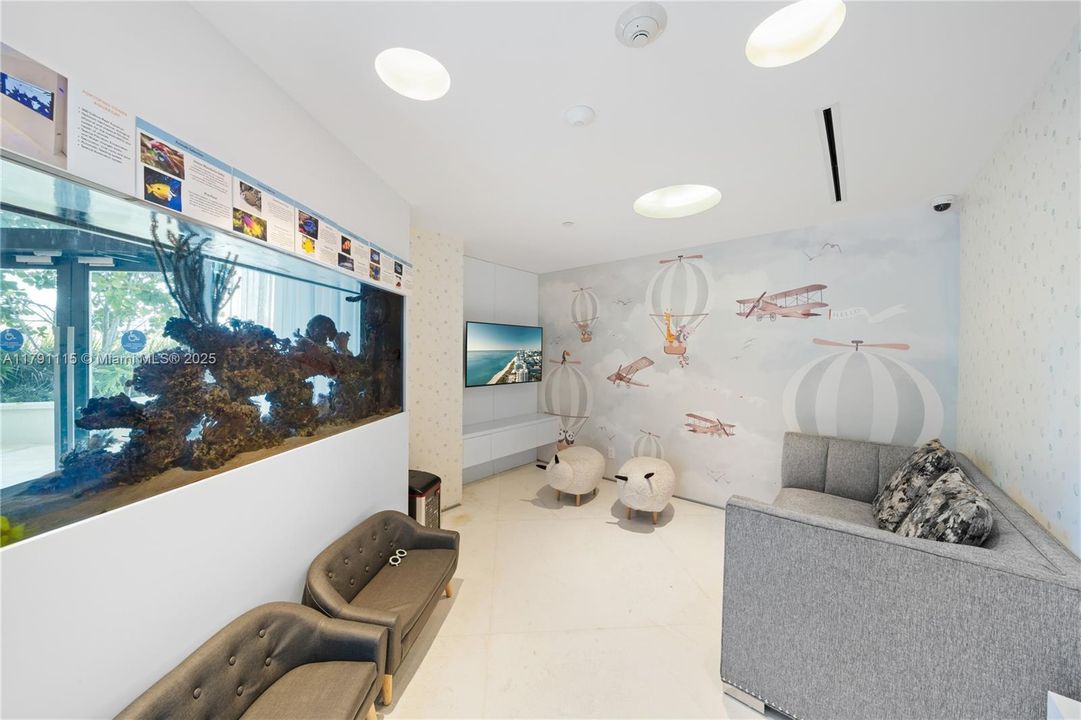 待售: $3,950,000 (3 贝兹, 2 浴室, 2355 平方英尺)