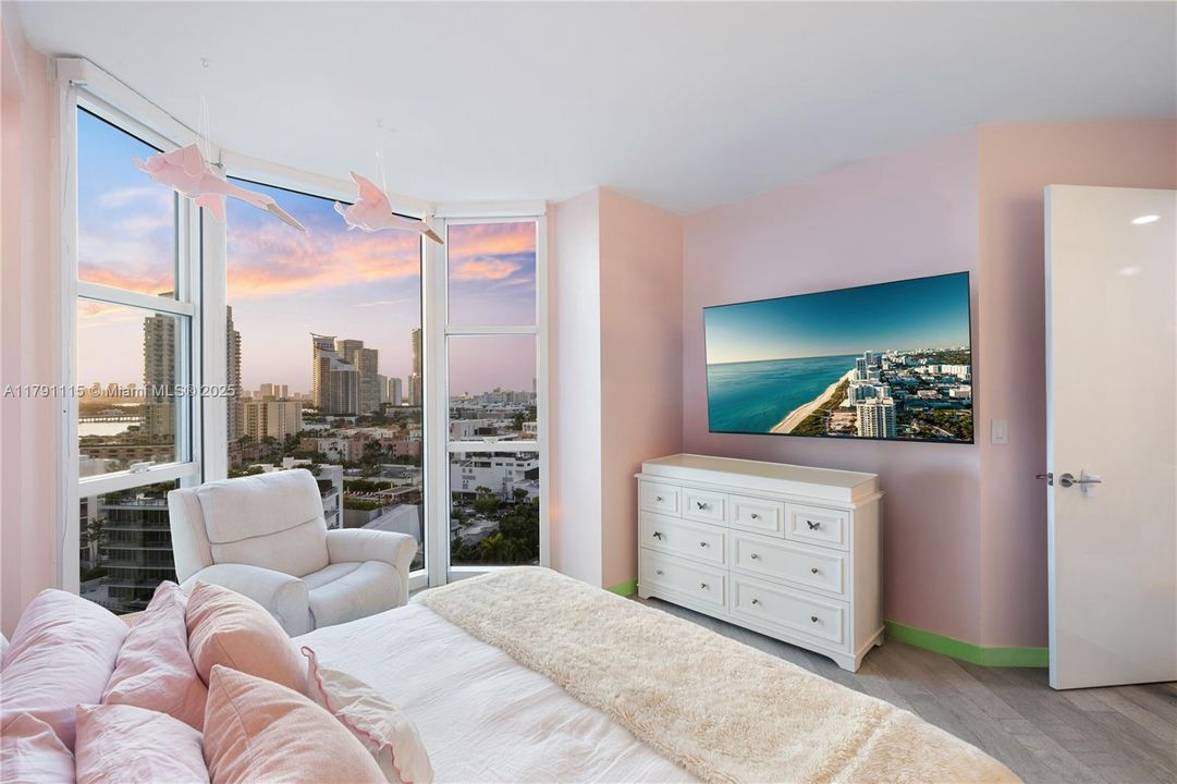 待售: $3,950,000 (3 贝兹, 2 浴室, 2355 平方英尺)