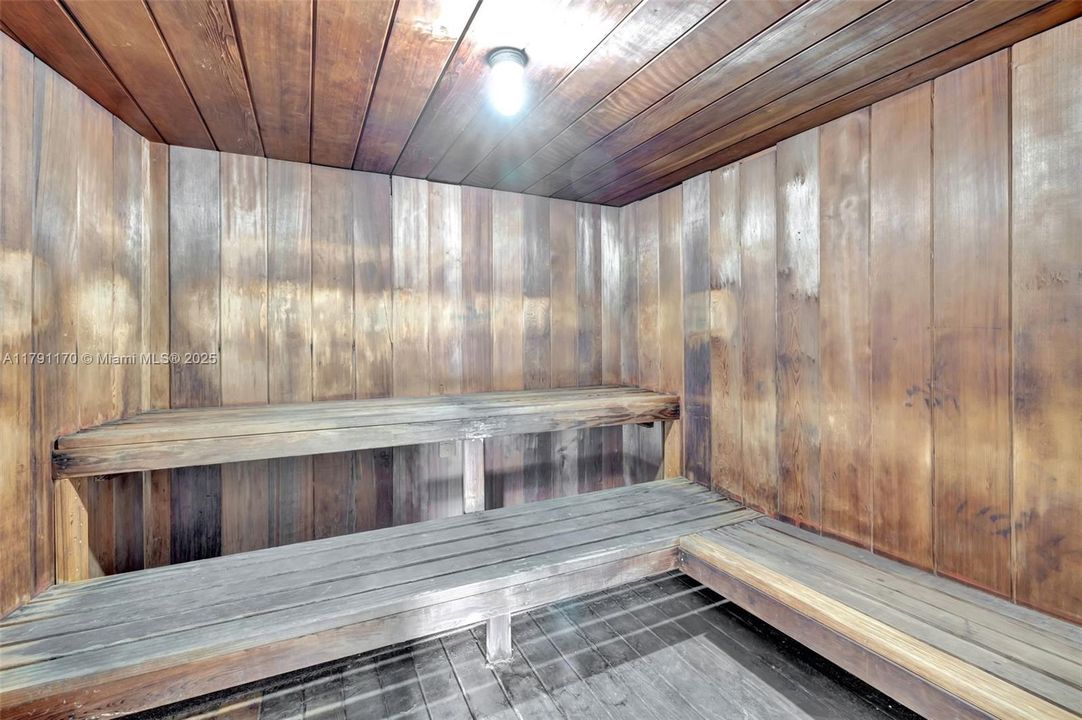 For Sale: $345,000 (1 beds, 1 baths, 777 Square Feet)