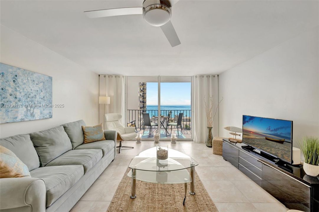 For Sale: $345,000 (1 beds, 1 baths, 777 Square Feet)