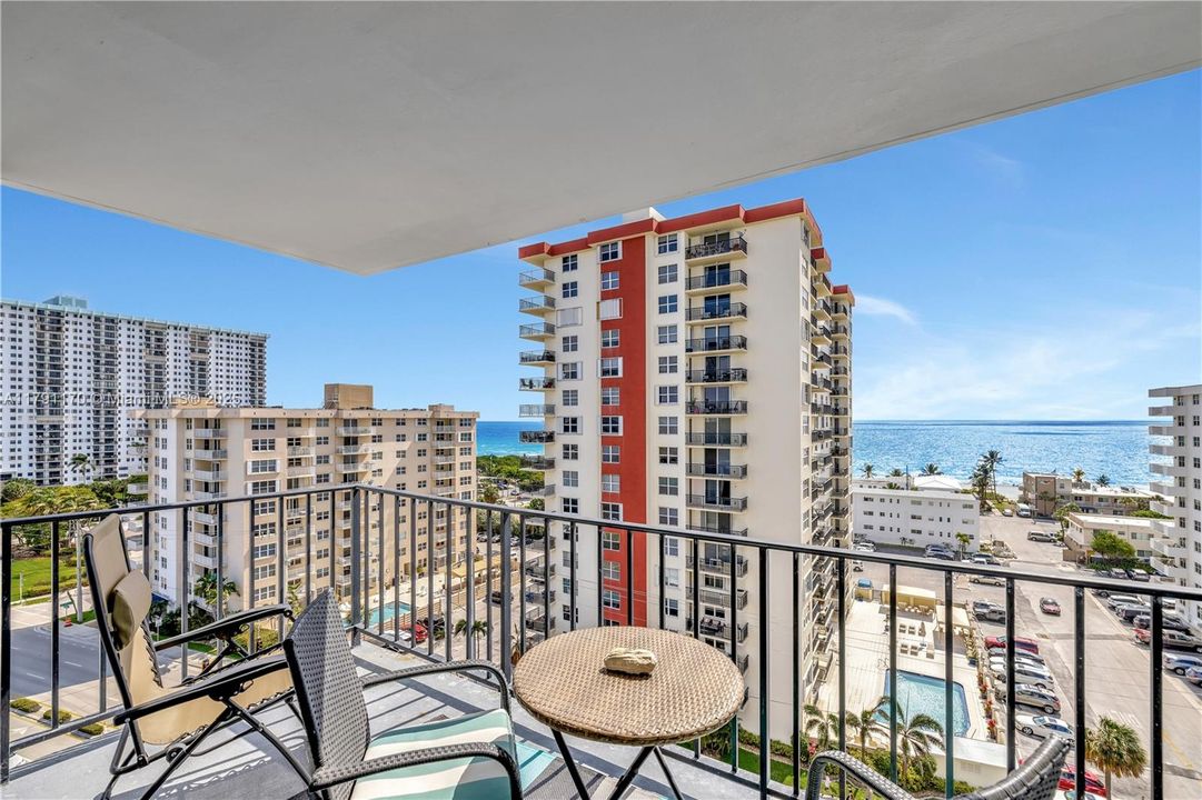 For Sale: $345,000 (1 beds, 1 baths, 777 Square Feet)