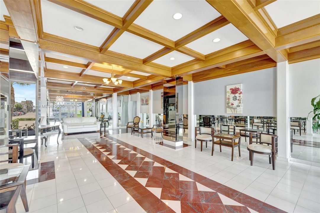 For Sale: $345,000 (1 beds, 1 baths, 777 Square Feet)