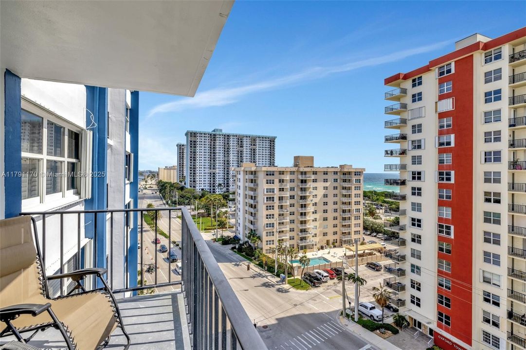 For Sale: $345,000 (1 beds, 1 baths, 777 Square Feet)