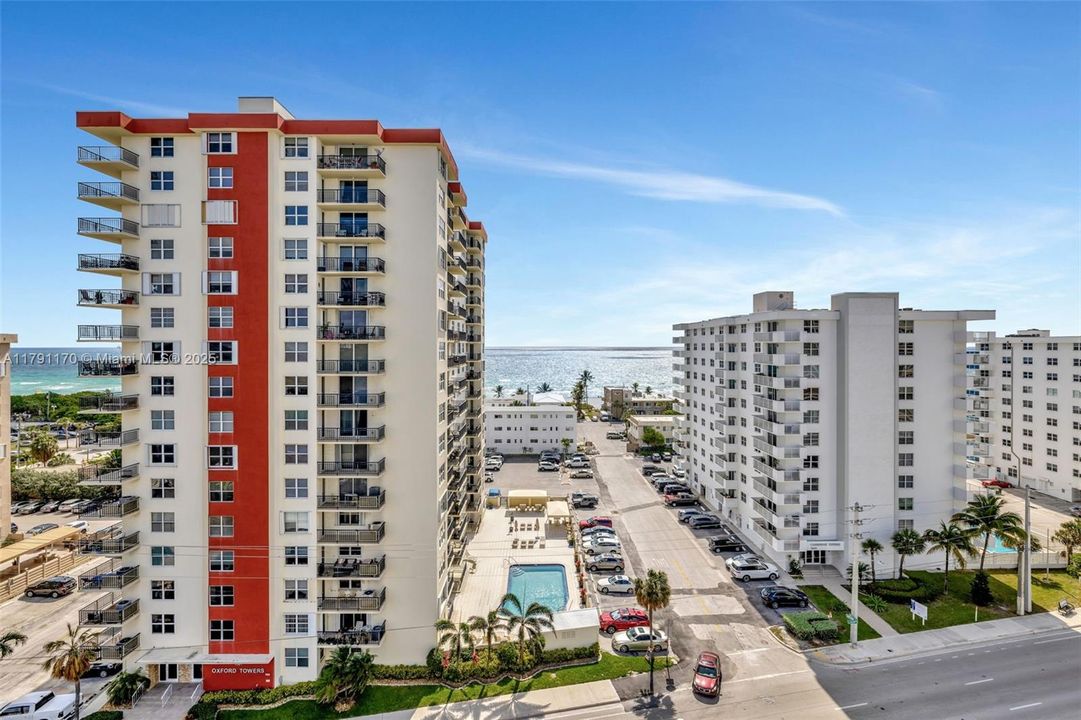 For Sale: $345,000 (1 beds, 1 baths, 777 Square Feet)