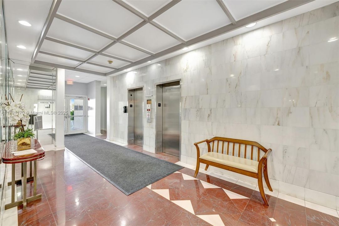 For Sale: $345,000 (1 beds, 1 baths, 777 Square Feet)
