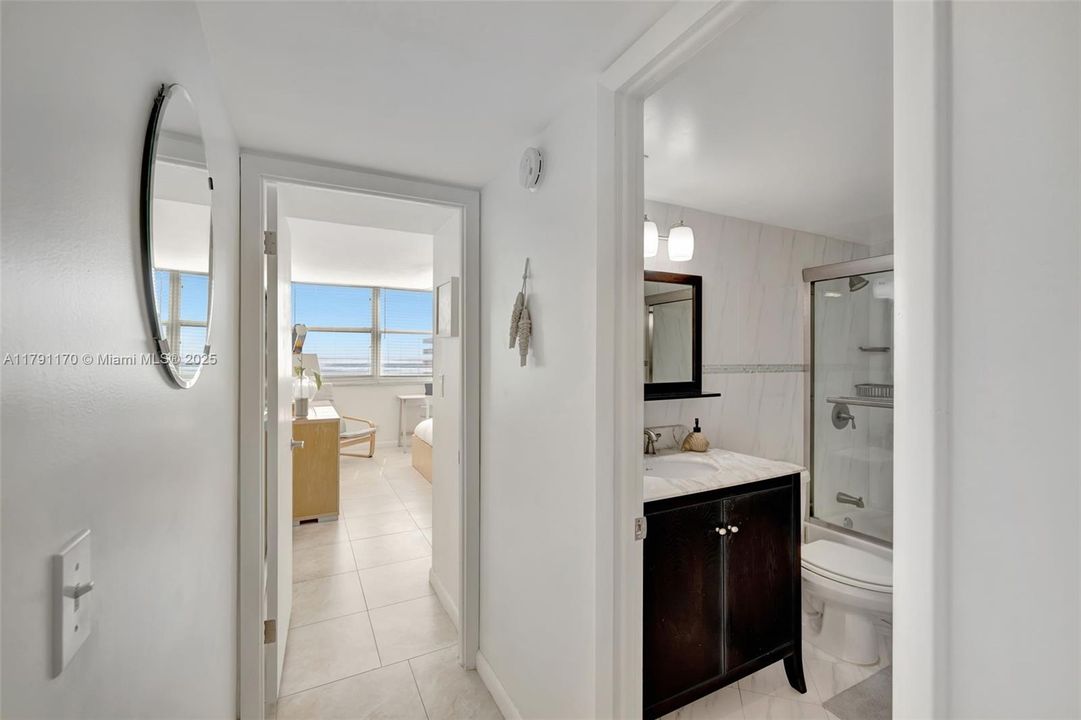 For Sale: $345,000 (1 beds, 1 baths, 777 Square Feet)
