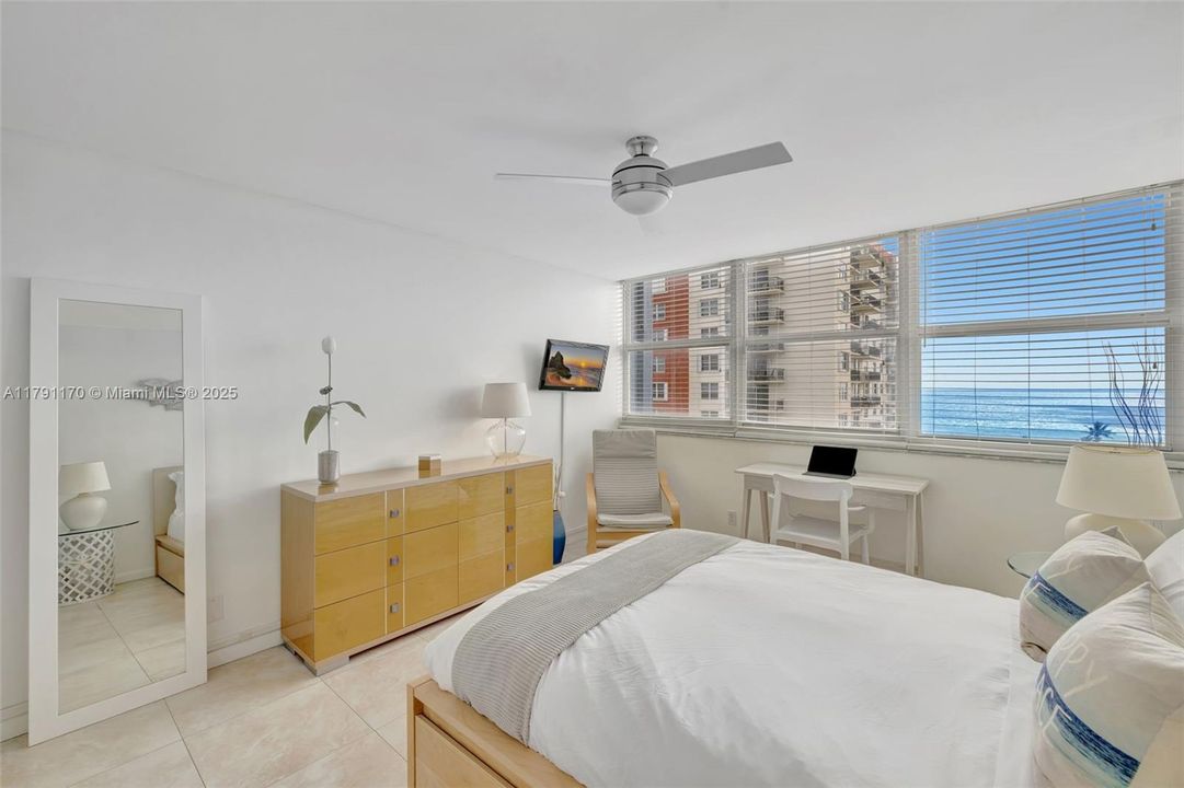 For Sale: $345,000 (1 beds, 1 baths, 777 Square Feet)