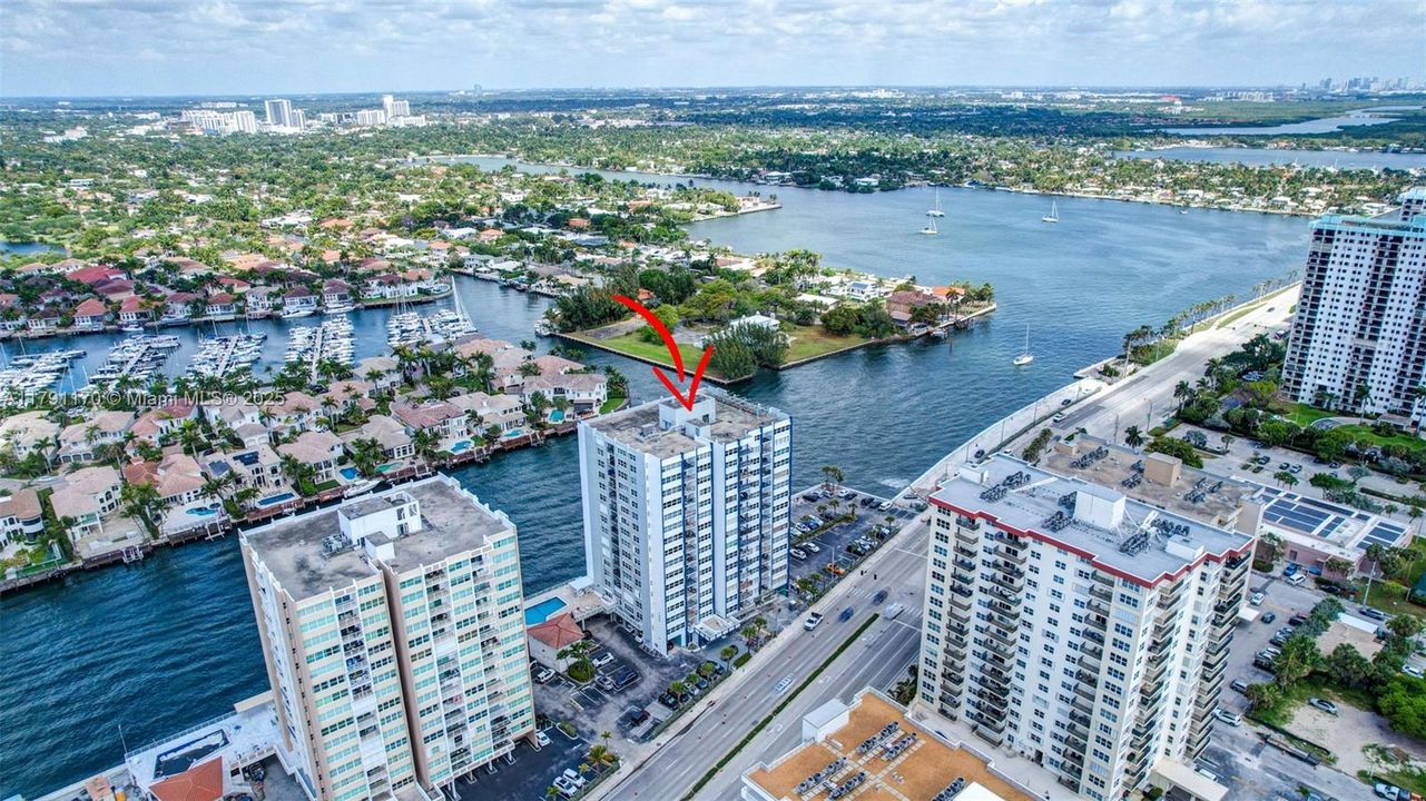 For Sale: $345,000 (1 beds, 1 baths, 777 Square Feet)