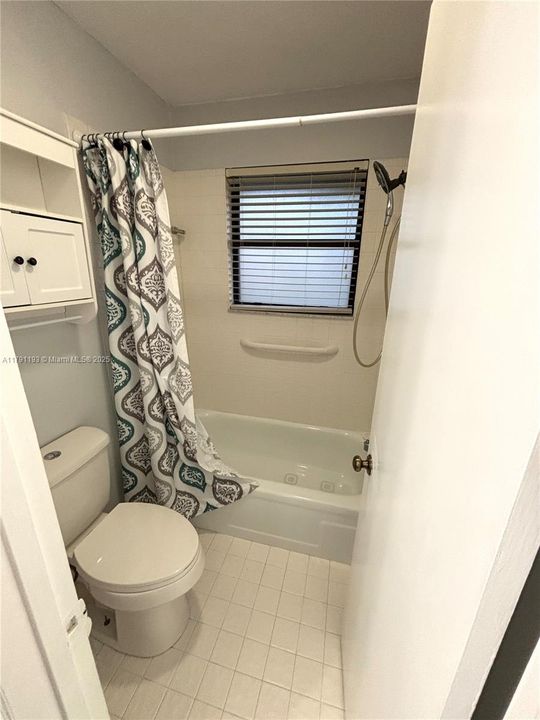 合同活跃: $215,000 (3 贝兹, 2 浴室, 1298 平方英尺)