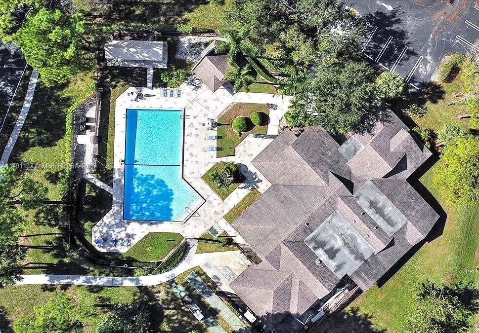 合同活跃: $215,000 (3 贝兹, 2 浴室, 1298 平方英尺)