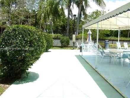 合同活跃: $215,000 (3 贝兹, 2 浴室, 1298 平方英尺)