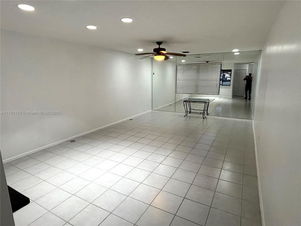 合同活跃: $215,000 (3 贝兹, 2 浴室, 1298 平方英尺)