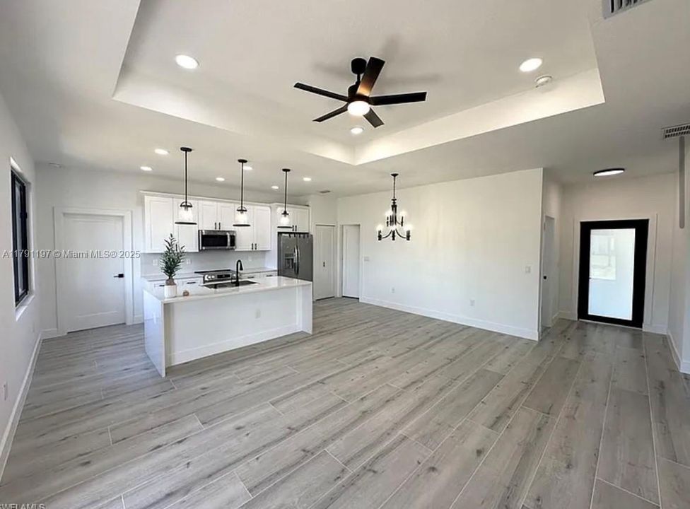 For Sale: $299,900 (3 beds, 2 baths, 1365 Square Feet)