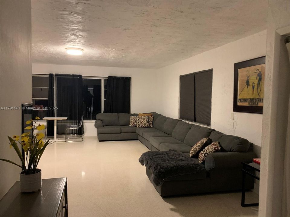 For Rent: $4,390 (3 beds, 3 baths, 3298 Square Feet)