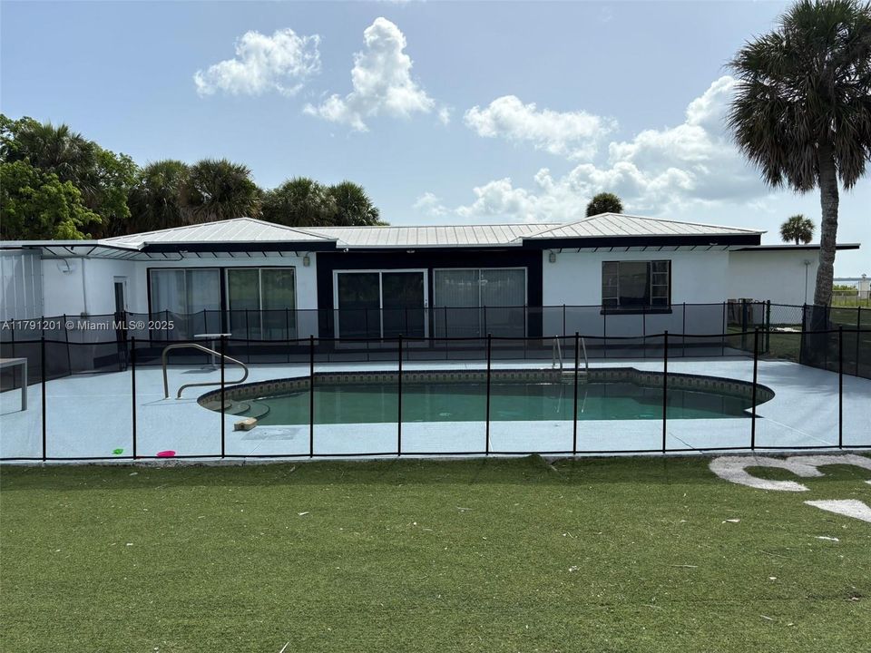 For Rent: $4,390 (3 beds, 3 baths, 3298 Square Feet)