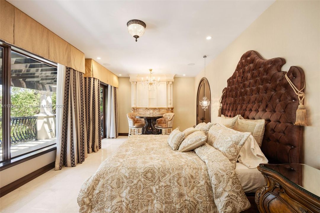 For Rent: $28,000 (5 beds, 5 baths, 3882 Square Feet)