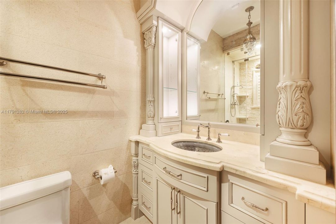 For Rent: $28,000 (5 beds, 5 baths, 3882 Square Feet)