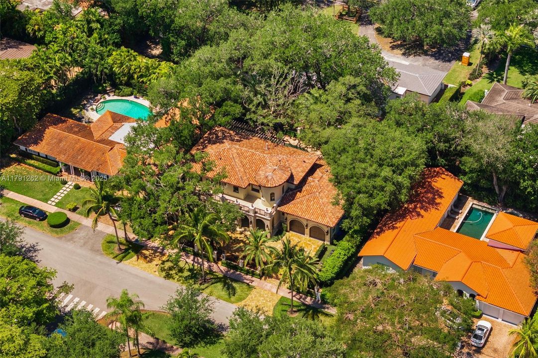 For Rent: $28,000 (5 beds, 5 baths, 3882 Square Feet)