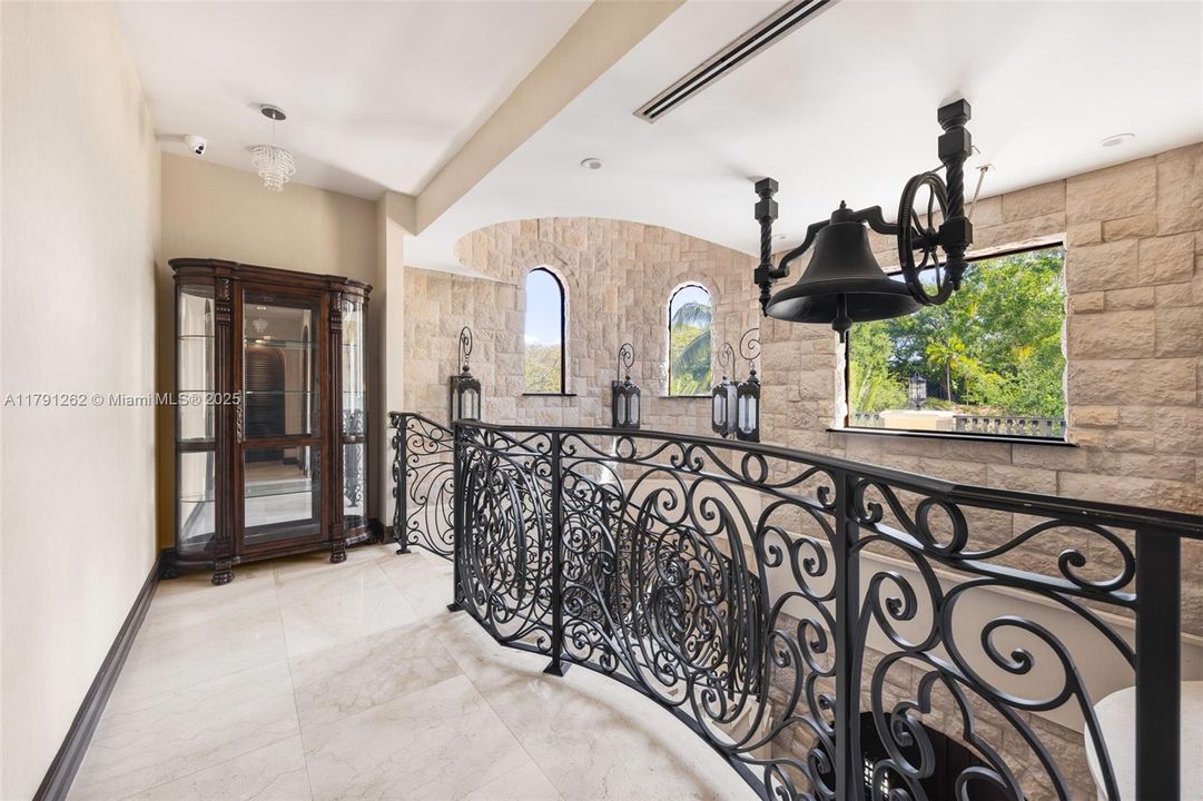 For Rent: $28,000 (5 beds, 5 baths, 3882 Square Feet)