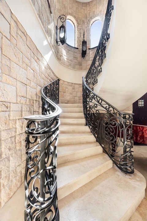 For Rent: $28,000 (5 beds, 5 baths, 3882 Square Feet)