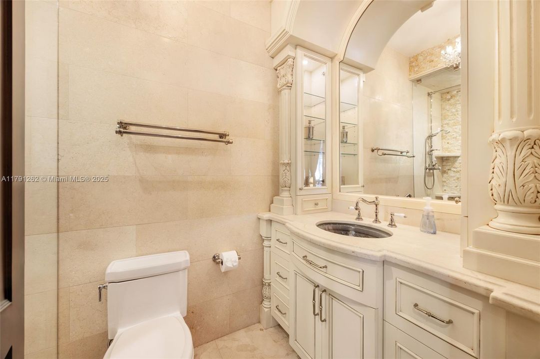 For Rent: $28,000 (5 beds, 5 baths, 3882 Square Feet)