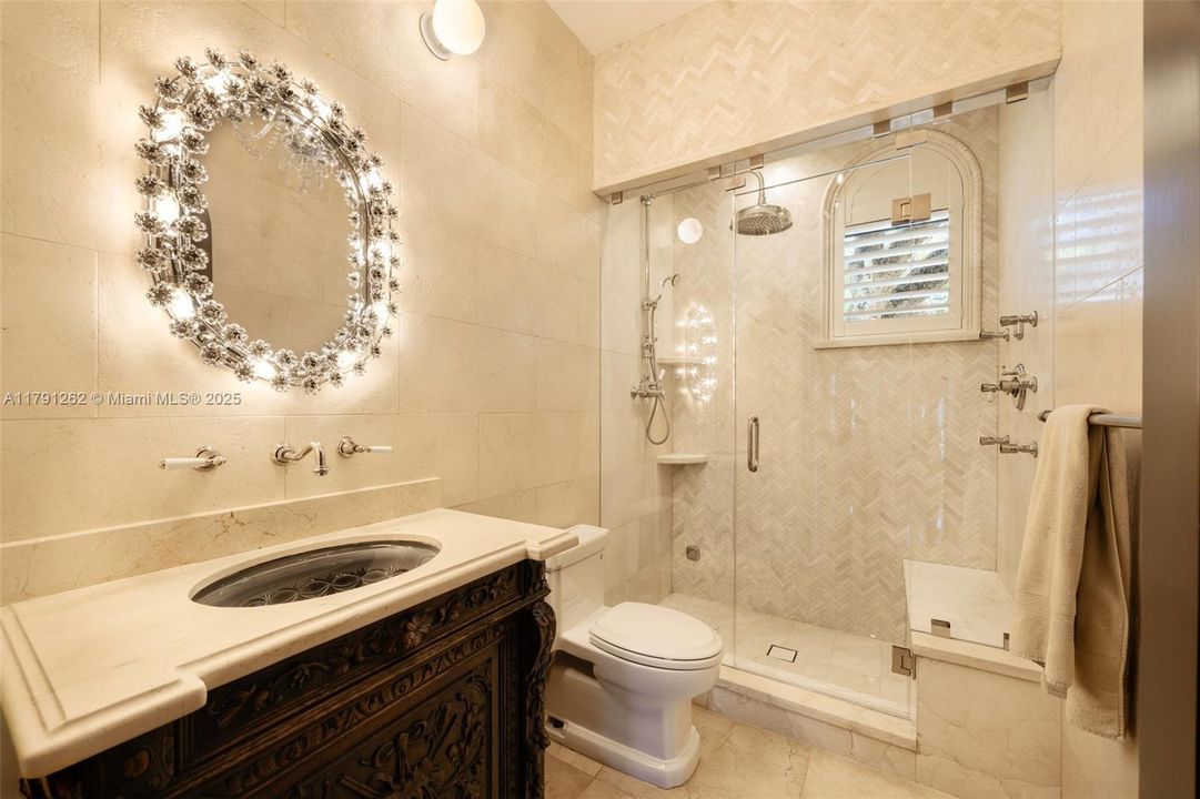 For Rent: $28,000 (5 beds, 5 baths, 3882 Square Feet)