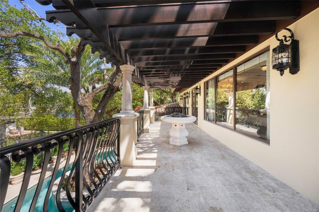 For Rent: $28,000 (5 beds, 5 baths, 3882 Square Feet)