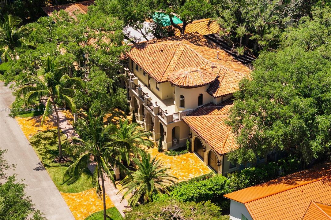 For Rent: $28,000 (5 beds, 5 baths, 3882 Square Feet)