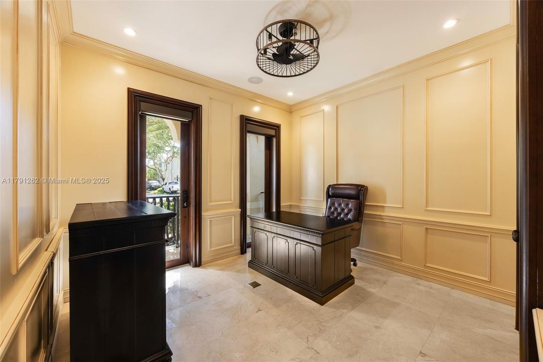 For Rent: $28,000 (5 beds, 5 baths, 3882 Square Feet)