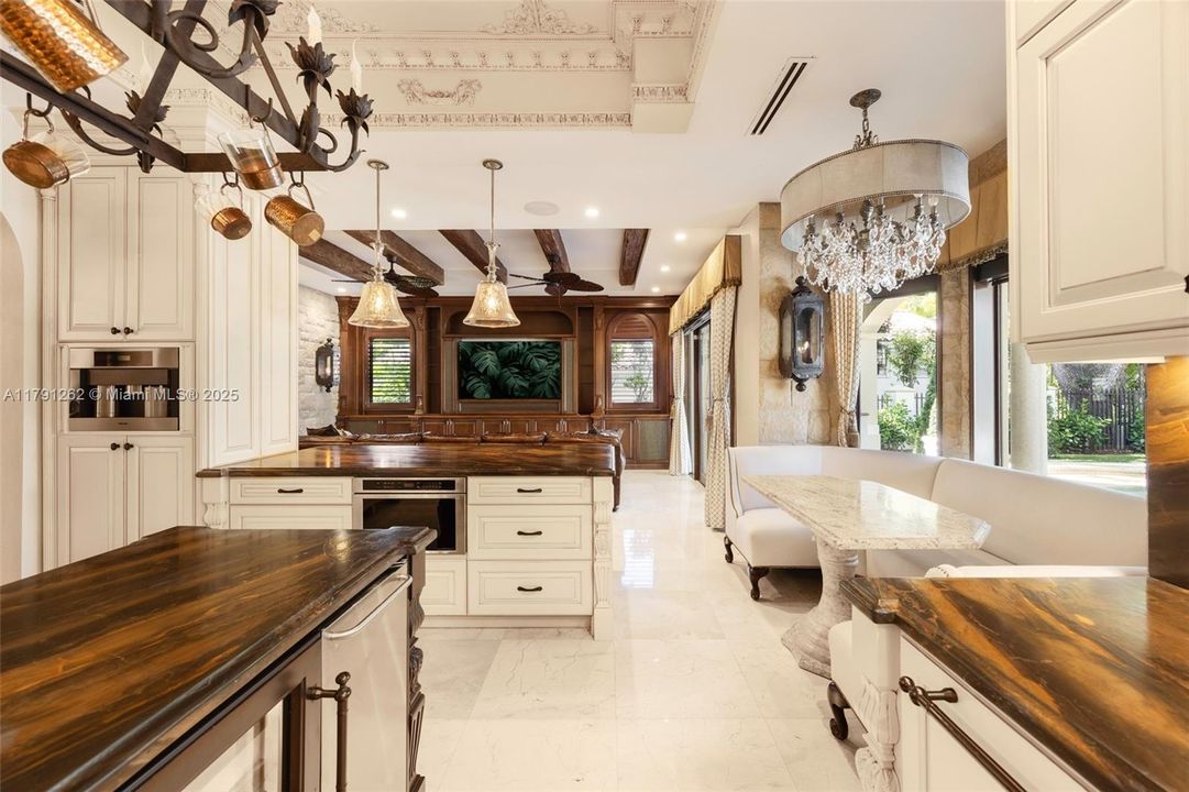 For Rent: $28,000 (5 beds, 5 baths, 3882 Square Feet)