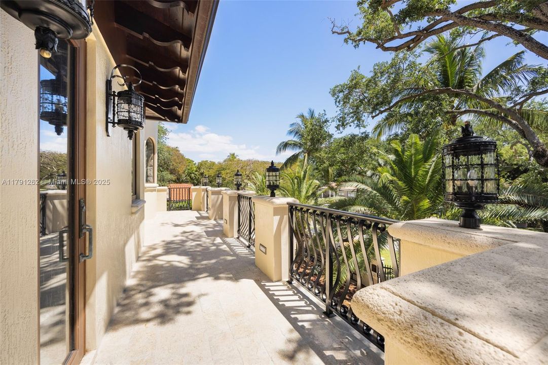 For Rent: $28,000 (5 beds, 5 baths, 3882 Square Feet)