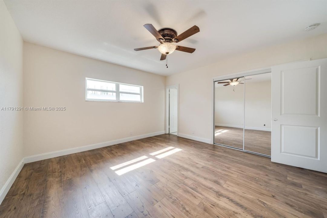 Recently Sold: $295,000 (2 beds, 2 baths, 1076 Square Feet)