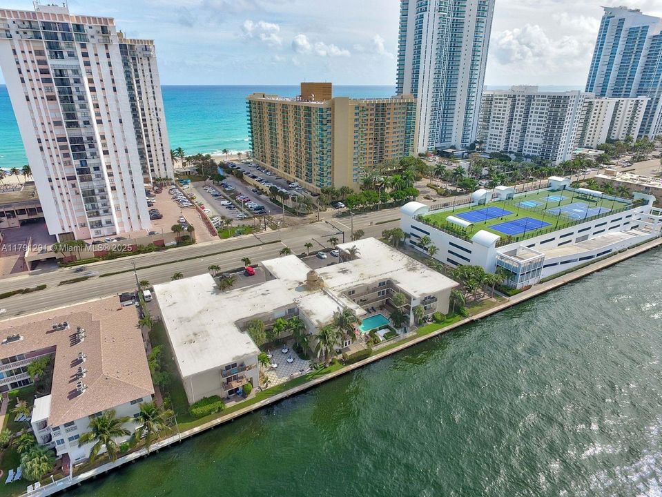 Recently Sold: $295,000 (2 beds, 2 baths, 1076 Square Feet)