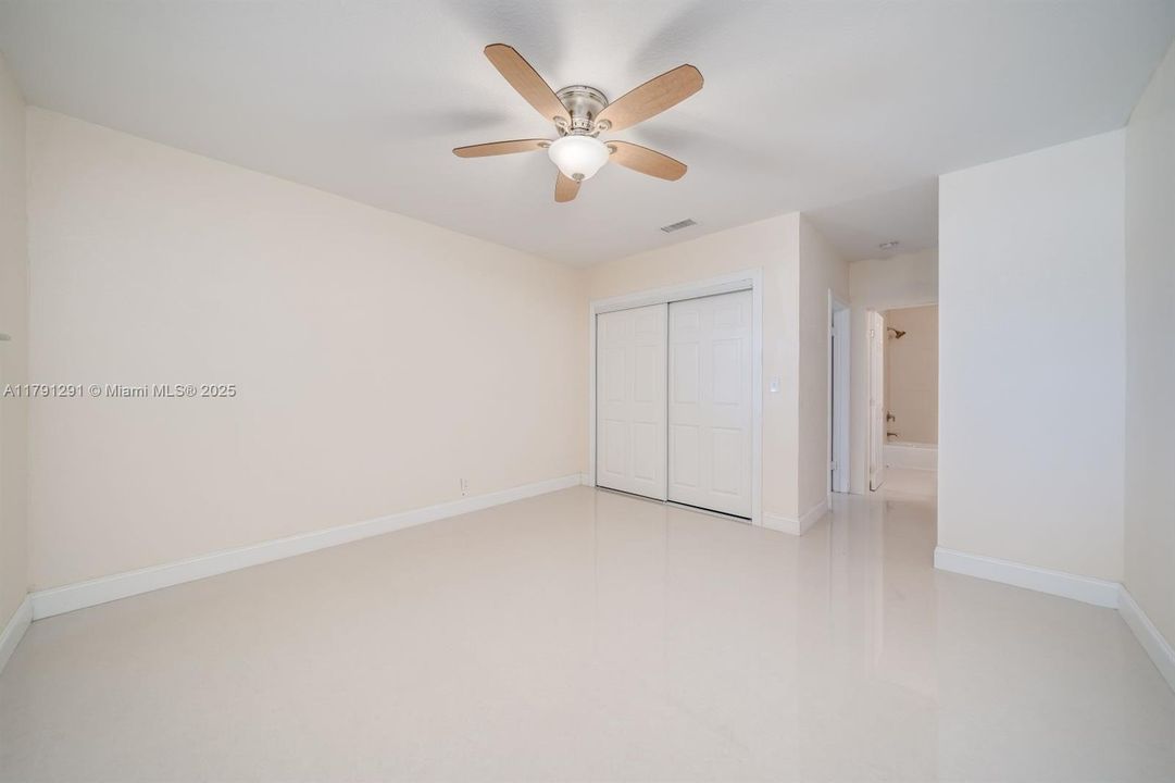 Recently Sold: $295,000 (2 beds, 2 baths, 1076 Square Feet)