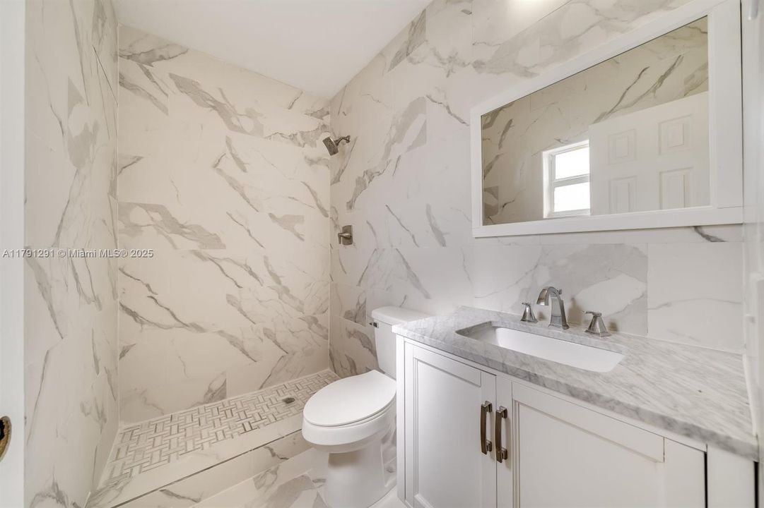 Recently Sold: $295,000 (2 beds, 2 baths, 1076 Square Feet)