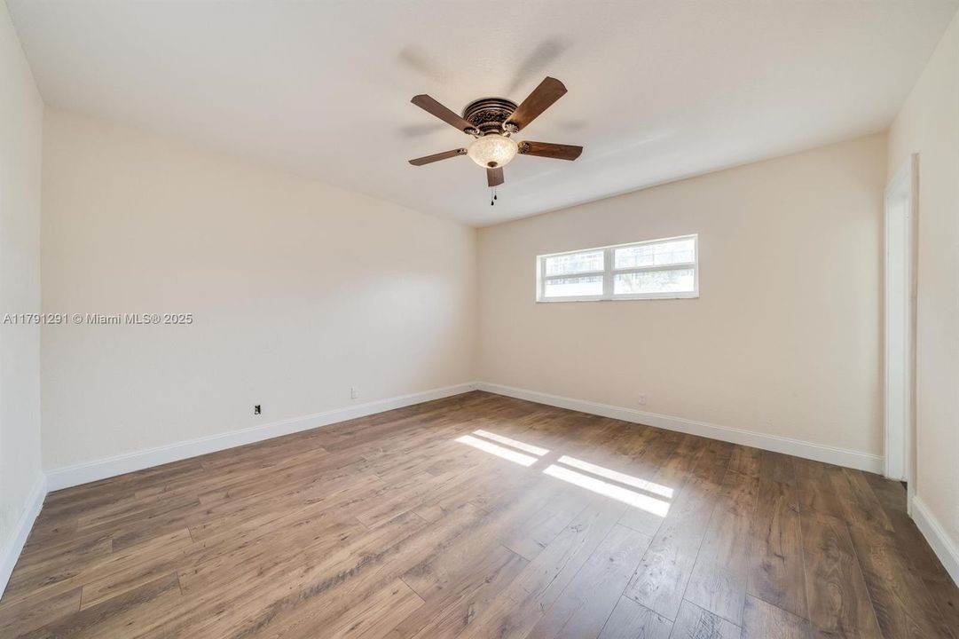 Recently Sold: $295,000 (2 beds, 2 baths, 1076 Square Feet)