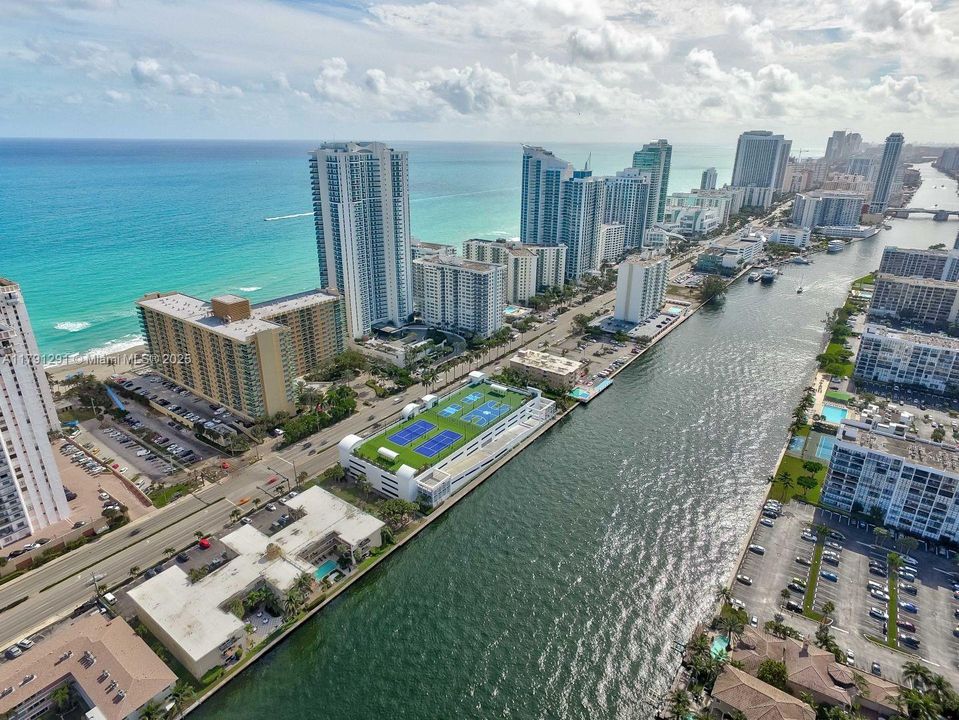 Recently Sold: $295,000 (2 beds, 2 baths, 1076 Square Feet)