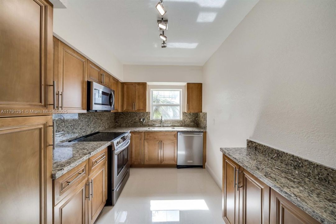 Recently Sold: $295,000 (2 beds, 2 baths, 1076 Square Feet)