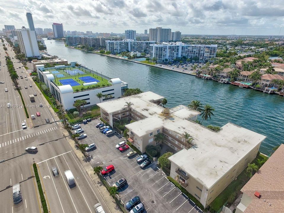 Recently Sold: $295,000 (2 beds, 2 baths, 1076 Square Feet)