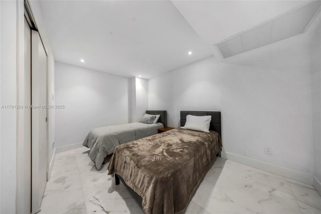 待售: $3,500,000 (3 贝兹, 3 浴室, 1968 平方英尺)