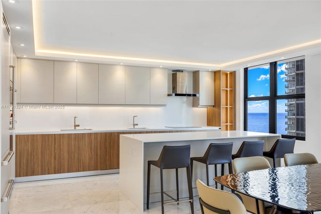 待售: $3,500,000 (3 贝兹, 3 浴室, 1968 平方英尺)