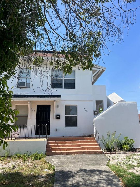 Recently Rented: $1,424 (1 beds, 1 baths, 900 Square Feet)