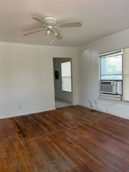 Recently Rented: $1,424 (1 beds, 1 baths, 900 Square Feet)
