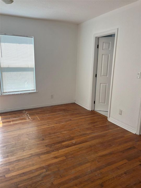 Recently Rented: $1,424 (1 beds, 1 baths, 900 Square Feet)