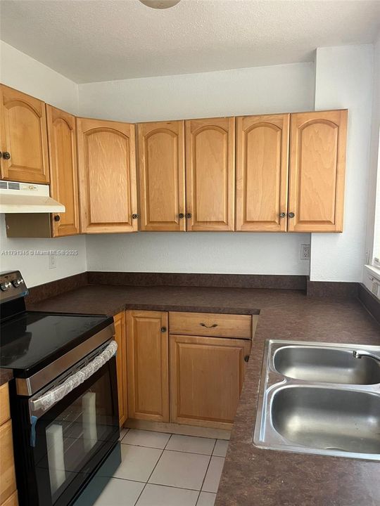 Recently Rented: $1,424 (1 beds, 1 baths, 900 Square Feet)